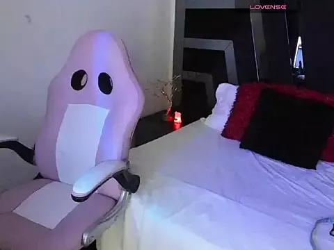 Nikky_Bender from StripChat