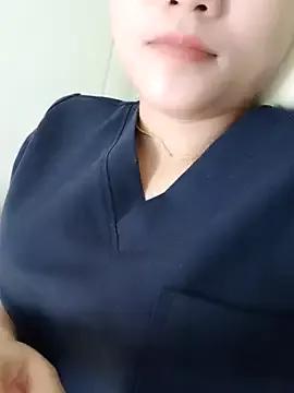 Niknik33015 from StripChat