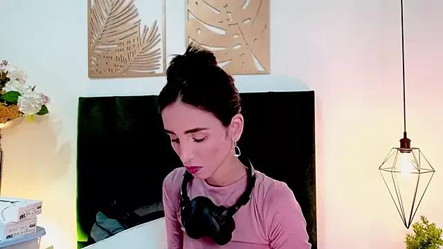 Nina_Cavaali from StripChat