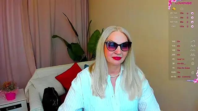 Nina_Deville from StripChat