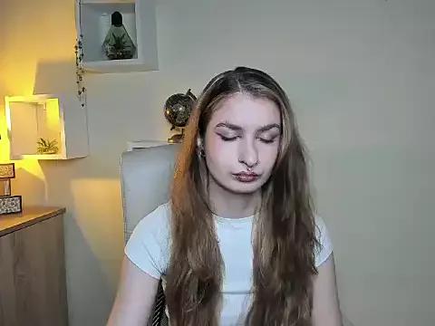 NinaBlond1 from StripChat