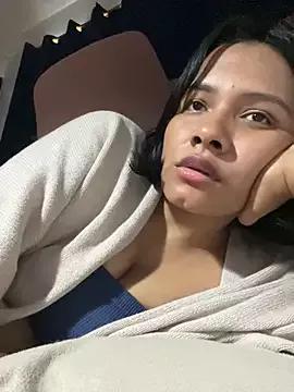 Ninabrunette18 from StripChat