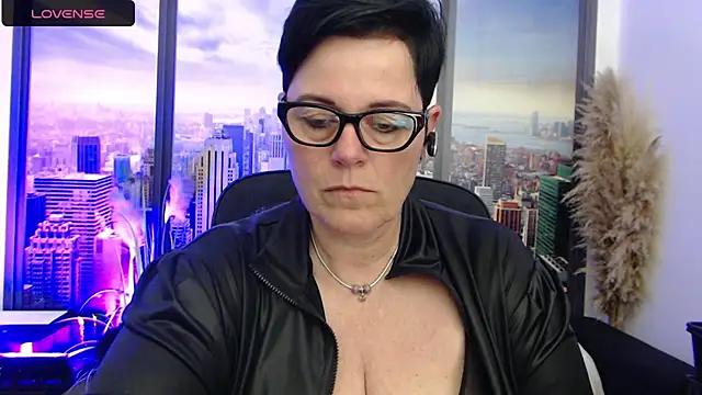 ninarandmann from StripChat