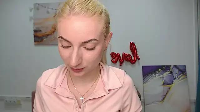 NinaRichiS from StripChat