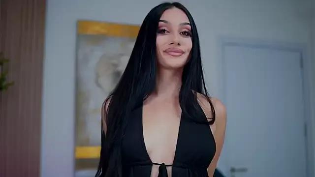 NinaSolenne from StripChat is Freechat