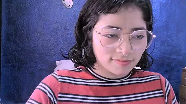 NinaYellow from StripChat
