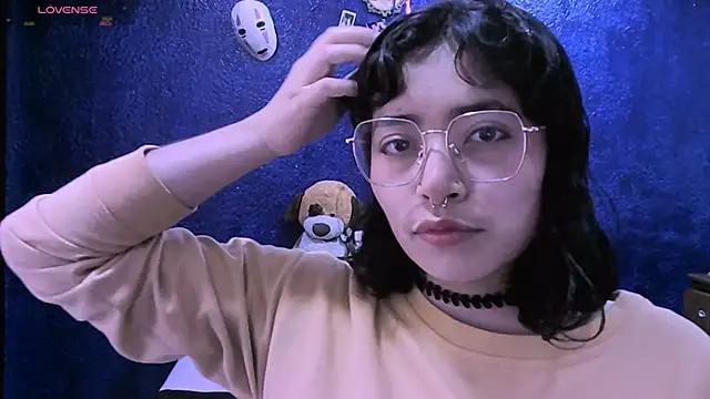 NinaYellow from StripChat