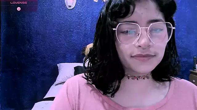 NinaYellow from StripChat