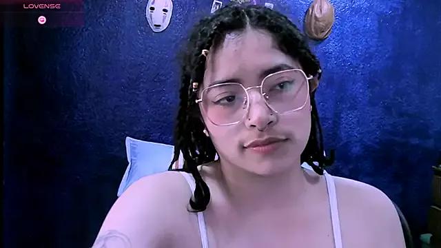 NinaYellow from StripChat