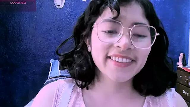 NinaYellow from StripChat