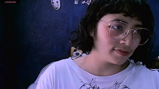 NinaYellow from StripChat