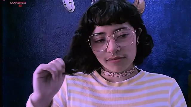 NinaYellow from StripChat