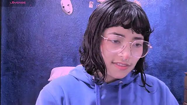 NinaYellow from StripChat