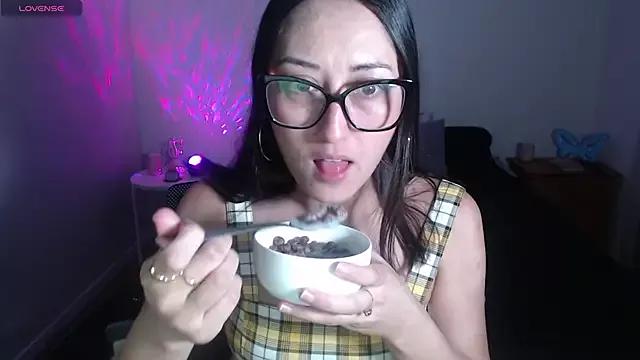 Ninimoon from StripChat