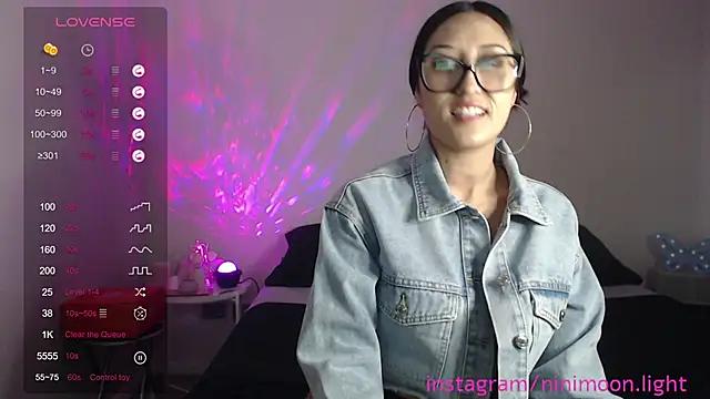 Ninimoon from StripChat