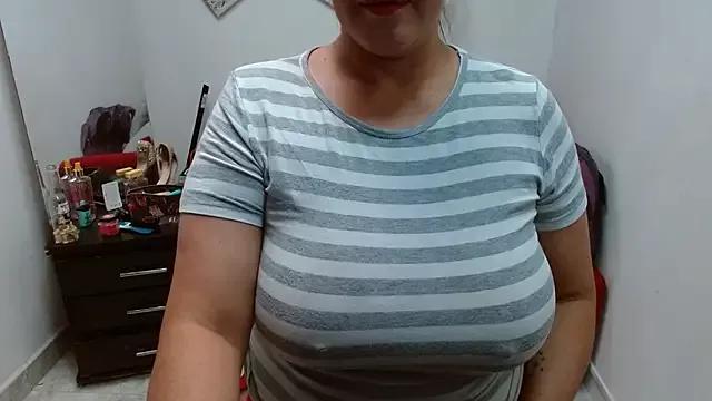 niniplayass from StripChat