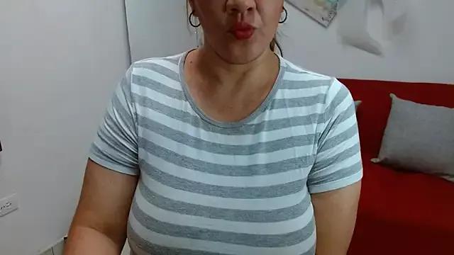 niniplayass from StripChat is Freechat
