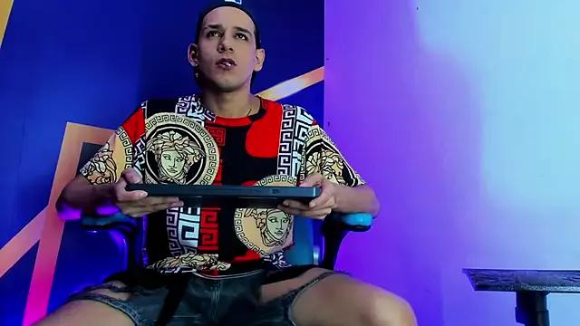 noah_deluxe from StripChat is Freechat