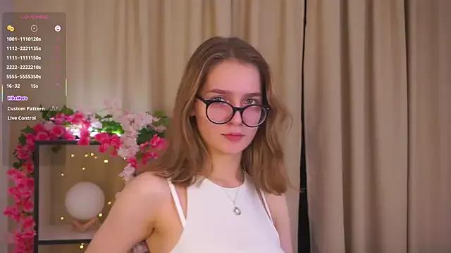 Photos of NyraKiss from StripChat is Freechat