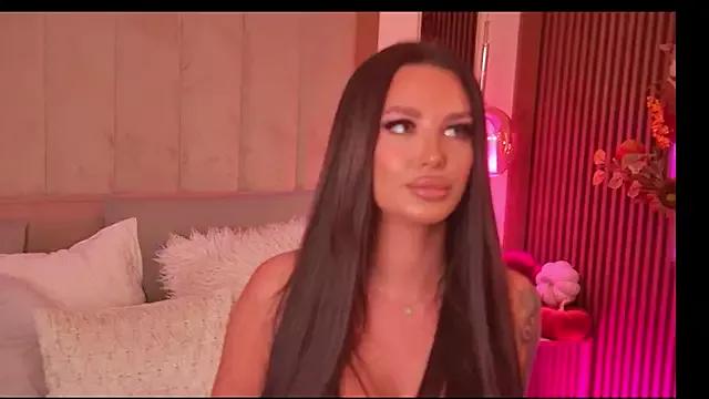 OliviaNoirr on StripChat