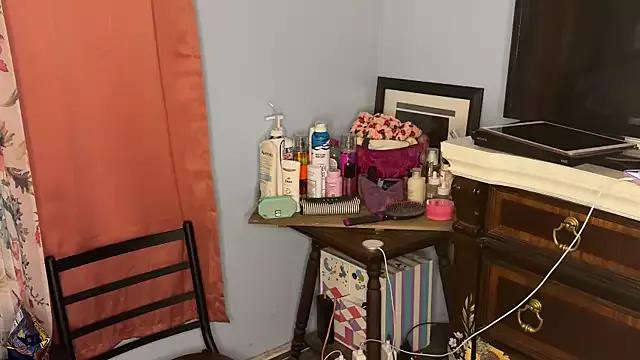 onlysunidreamss from StripChat is Freechat