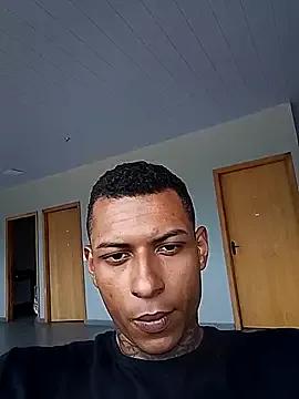 OPretin013 webcams show profile image 