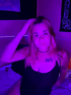 OSoTinyyy from StripChat is Freechat