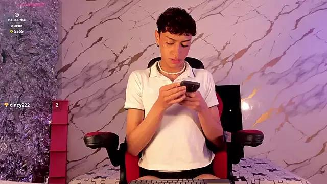 owen_sexy25 from StripChat is Freechat