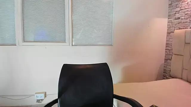 Owenn_17 from StripChat is Freechat