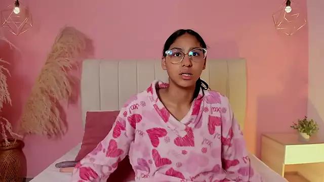 paulacastilla from StripChat is Freechat