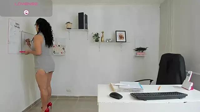paulina_dossantos from StripChat is Freechat