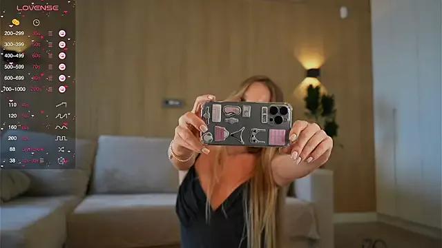 Peach__juice from StripChat is Freechat