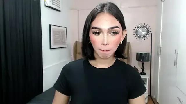pearlmoore from StripChat is Freechat