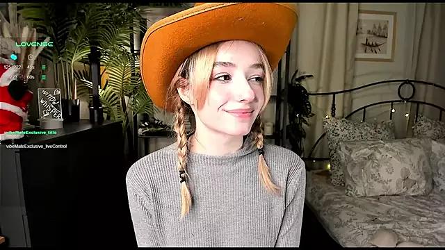 PeggyDrake from StripChat