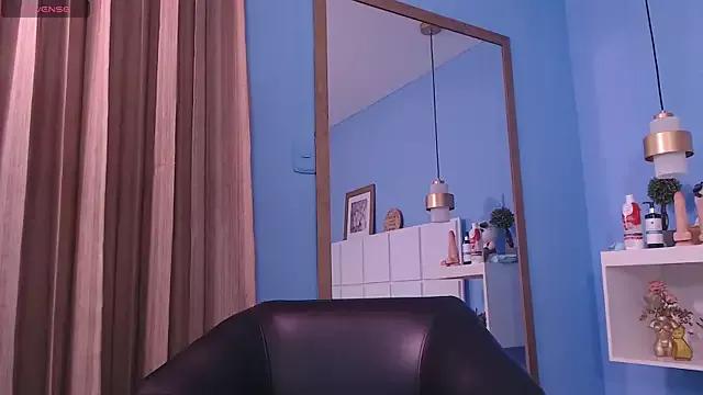 PenelopeBond from StripChat