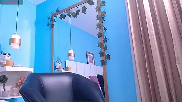 PenelopeBond from StripChat