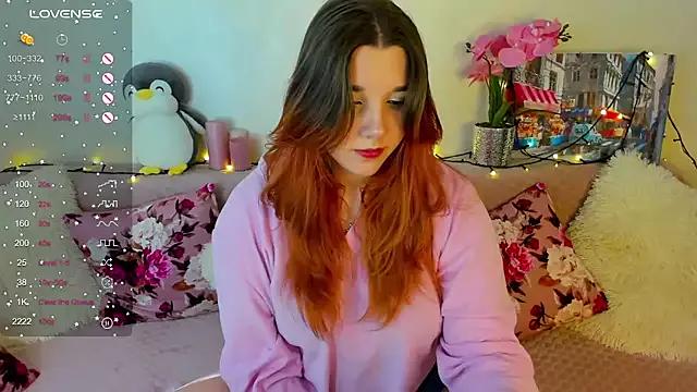 PenelopeOneGrey from StripChat