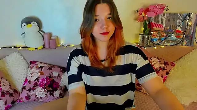 PenelopeOneGrey from StripChat