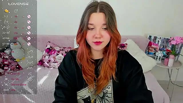 PenelopeOneGrey from StripChat