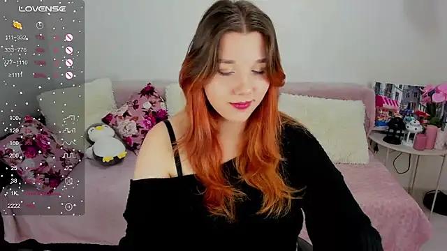 PenelopeOneGrey from StripChat