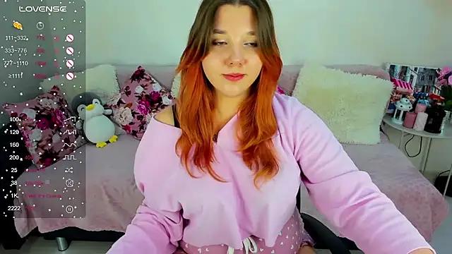 PenelopeOneGrey from StripChat