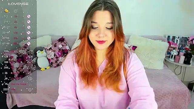 PenelopeOneGrey from StripChat