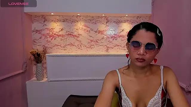 PenelopeShine from StripChat