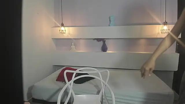 PenelopeShine from StripChat