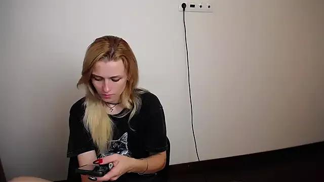 PeppyMia from StripChat