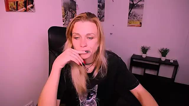 PeppyMia from StripChat