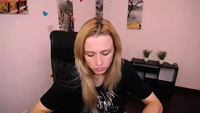 PeppyMia from StripChat