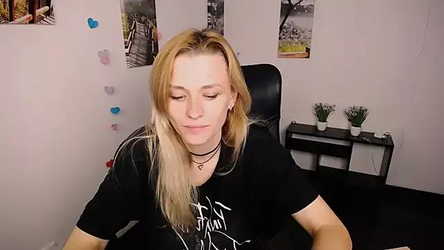 PeppyMia from StripChat