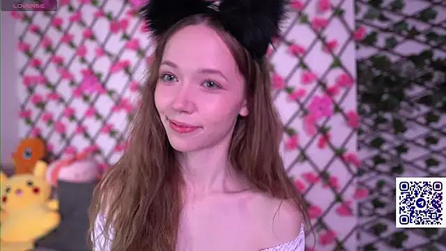 Petite_Polly on StripChat