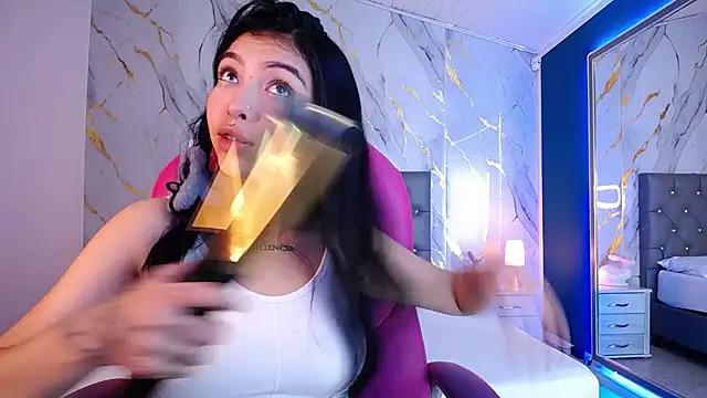 pettit_courtny from StripChat